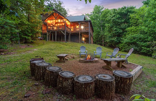 Blue Ridge Cabin | Incredible Views! Pet Friendly, Hot Tub, Fire Pit, Close to Lake!