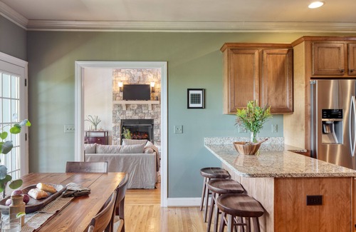 Swannanoa House | Incredible Views Retreat Near Asheville & Black Mtn | 2 Decks, Hot Tub, Firepit