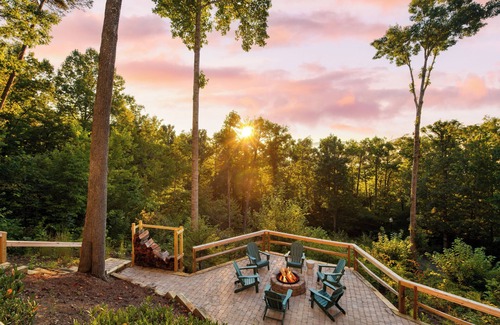 Swannanoa House | Incredible Views Retreat Near Asheville & Black Mtn | 2 Decks, Hot Tub, Firepit