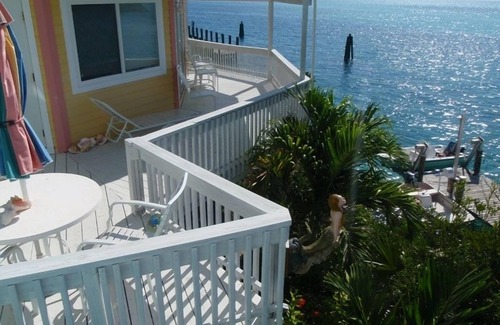 Staniel Cay Cottage | Incredible water views/sunsets.includes golf cart!