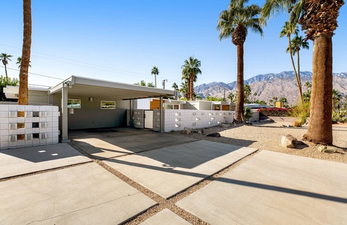 Sunmor House | Incredible William Krisel-designed Alexander house with private pool & spa