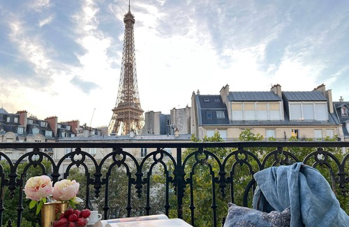 Quartier du Gros-Caillou Apartment | Incredibly Romantic Light Filled 1 Bed w/Balcony, Amazing Eiffel View