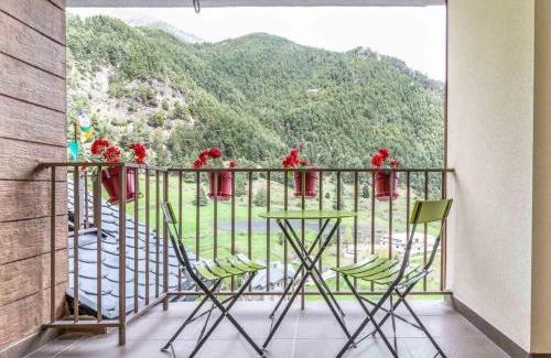 Arinsal Apartment | Increibles Vistas Al Valle De Arinsal NY - A Pie De Pistas - Parking Incluido l by BonesVacances