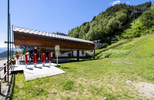 Arinsal Apartment | Increibles Vistas Al Valle De Arinsal NY - A Pie De Pistas - Parking Incluido l by BonesVacances