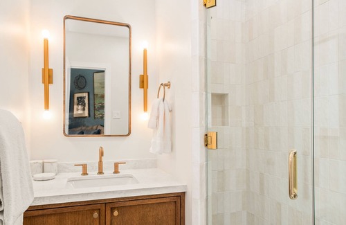 Aspen Hotel | Independence Square 205 | Stylish Hotel Room with A/C, Great Location in Aspen