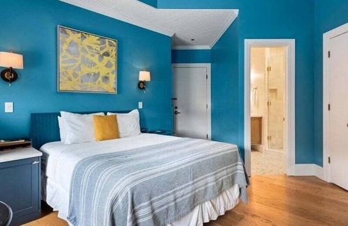 Aspen Hotel | Independence Square 205 | Stylish Hotel Room with A/C, Great Location in Aspen