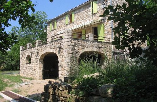 Payzac House | Independent 4* gîte, quiet comfort, swimming pool and pétanque court. South Ardèche.