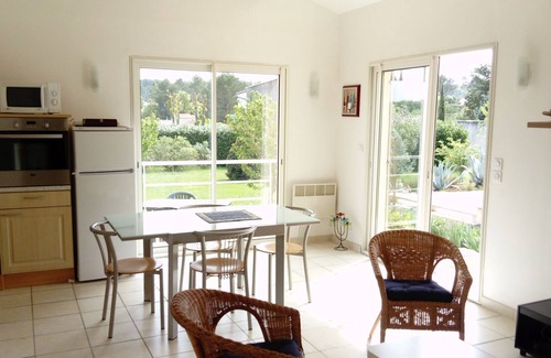 Le Val House | Independent accommodation and swimming pool