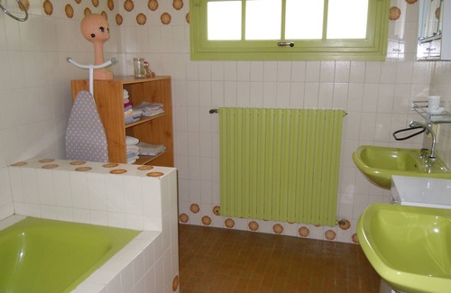 La Roche-sur-Yon Apartment | Independent apartment in pretty house well located in Roche s / Yon and in Vendée