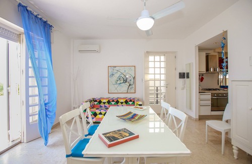 Donnalucata Apartment | Independent apartment by the sea, terrace, garden, seaview, WiFi, aircon, 5 pers