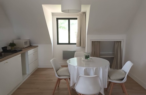 Crozon Apartment | Independent apartment - expectionnal sea view - swimming pool - 5 persons