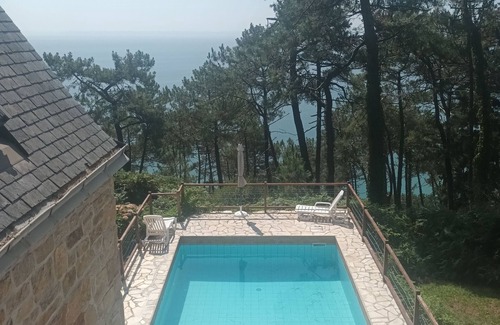 Crozon Apartment | Independent apartment - expectionnal sea view - swimming pool - 5 persons