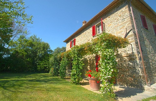 Montalla Apartment | Independent Apartment in Farmhouse with private garden and pool- Cortona