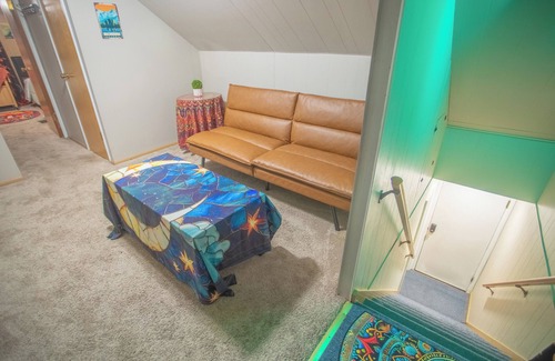 Fairbanks House | Independent Cozy loft space in charming Fairbanks with WiFi