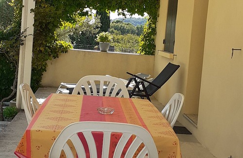 Pernes-les-Fontaines Villa | Independent cottage in private air-fenced yard-pool Provence