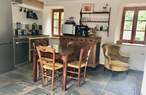 Mosset House | Independent gîte/14th century forge. Nature, freshness, sun & natural bath.