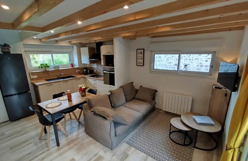 Jullouville Cottage | Independent house in Jullouville with terrace and enclosed courtyard, near the beach