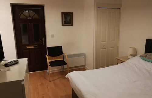 Cambridge House | Independent one bedroom apartment with its own private access