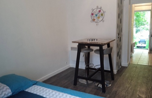 Thabor - Saint-Helier Bed & Breakfast | Independent private room with private garden.