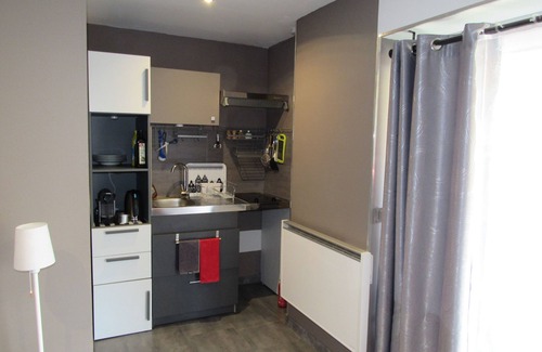 Peypin Apartment | Independent room with kitchenette, pool access OPTIONAL