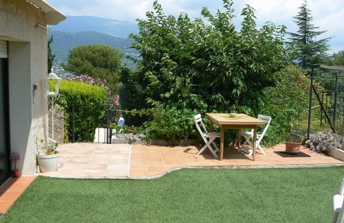 Peymeinade Apartment | Independent studio.Ground floor villa/Côte d'Azur Entrance, pool,parking private