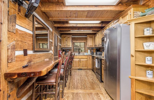 Rocky Grove Cabin | Indian Creek: Secluded, Beautiful Authentic Style Log Cabin in Gatlinburg