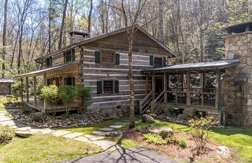 Rocky Grove Cabin | Indian Creek: Secluded, Beautiful Authentic Style Log Cabin in Gatlinburg