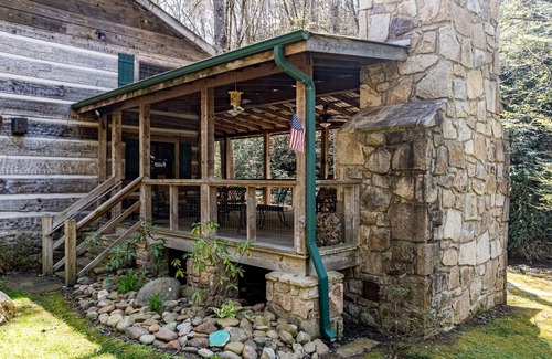Rocky Grove Cabin | Indian Creek: Secluded, Beautiful Authentic Style Log Cabin in Gatlinburg