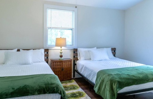 Dahlonega House | Indian Hills Retro Motel Suite E