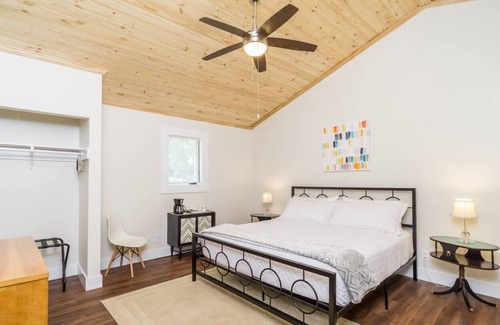 Dahlonega House | Indian Hills Retro Motel Suite G