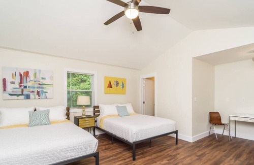 Dahlonega House | Indian Hills Retro Motel Suite J