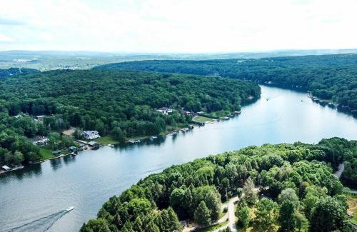 Indian Lake House | Indian Lake Retreat with Wet Bar and Covered Deck