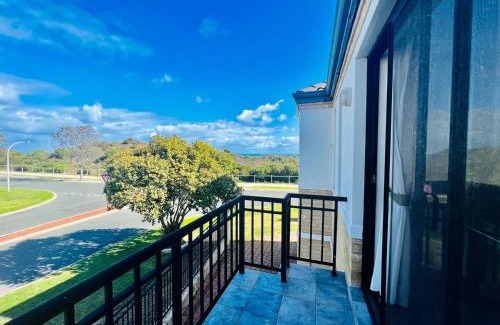 Mindarie House | Indian Ocean View-Three King Beds