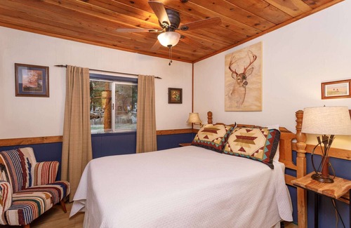 Twin Peaks Hotel | Indian Outpost - Native America Themed | Close to the Pool | Horseshoes