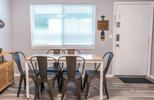 Indian Point Apartment | Indian Point Condo #18 at Tribesman Resort on Table Rock Lake near Silver Dollar City, Branson