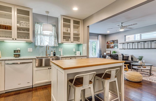 Fountain Square Cottage | Indianapolis Getaway w/Deck & Fire Pit!