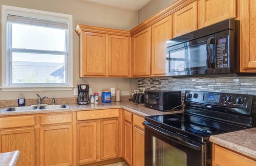 Indianapolis House | Indianapolis Home w/Patio & Community Pool!