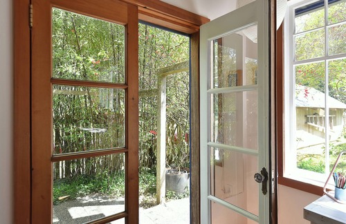 Madeira Park Cottage | Indigo Cottage at Ruby Lake on the Sunshine Coast