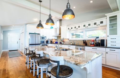 Lake Michigan Beach Cottage | Indigo Dunes - Professionally Decorated. Large beach for summer 2024