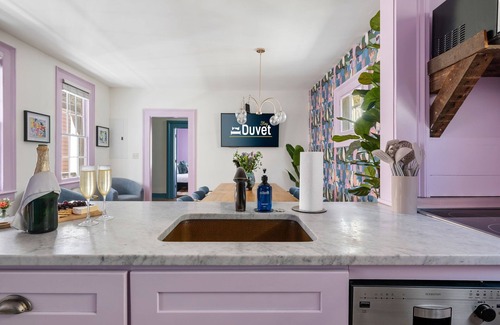 Cannonborough Elliotborough House | Indigo House | 1 Block to King - Brand New Design!