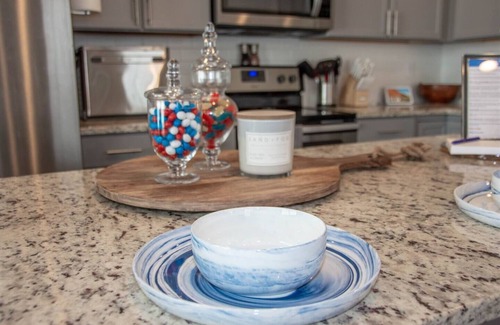 Oxford House | Indigo House - Gorgeous 3 King Suites + Loft!