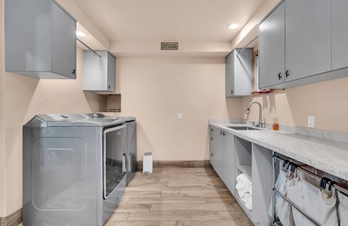 Tahoe Paradise House | Indigo Luxury Home- 5BR, 3BA,Spa, 15 min to Ski
