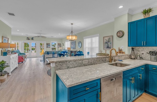 Indigo Reef Marina Homes House | Indigo Reef End Unit 3BR Waterfront Townhome w/Boat Slip, Pool, Gym & Views!