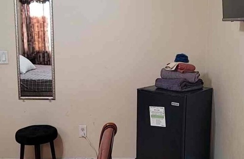 Indio Bed & Breakfast | Indio, CA, 3 Friendly Family rooms. No Pets.