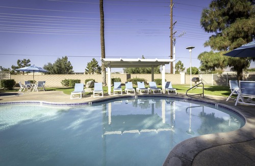 Indio Hotel | Indio Paradise Found! Outdoor Pool, Pet-friendly Property!