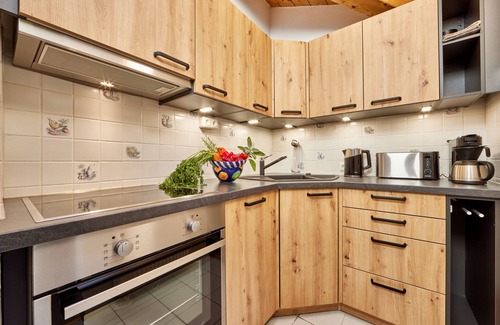 Garmisch-Partenkirchen Apartment | Individual 40 sqm attic apartment with open roof truss and balcony access
