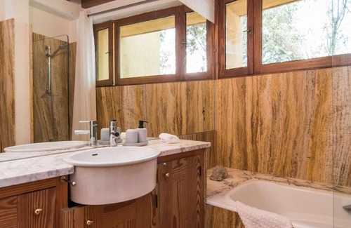 Cala Bona Villa | Individual architectural villa with garden.