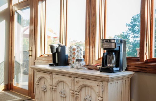 Linn Grove House | Indoor Gymnasium, Seasonal Pool, 7 Bedroom, Sleeps 25