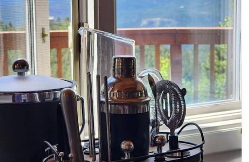 Black Hawk Cabin | Indoor Heated Pool - Hot Tub - 4 Acres - Off Grid - Views