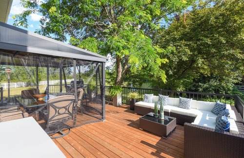 Munster Hamlet - Richmond Villa | Indoor Heated Pool & Sauna | Sleeps 16 | Ottawa | Ashton